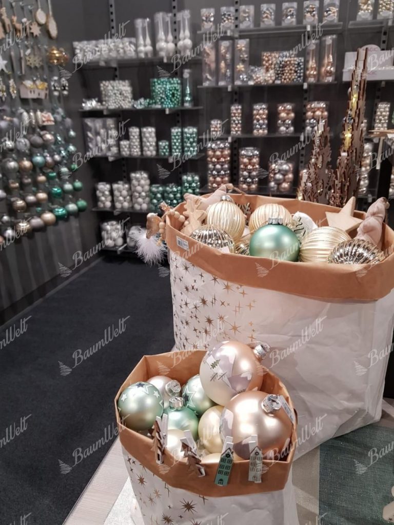 Weihnachtsschmuck am Baum