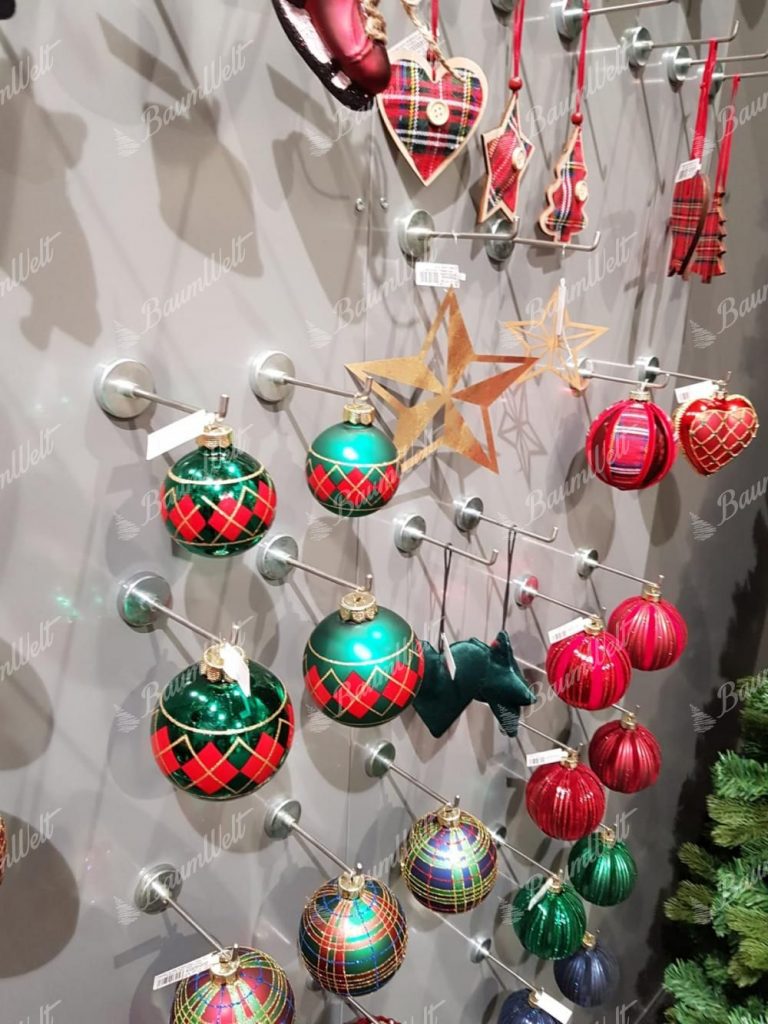 Weihnachtsschmuck am Baum